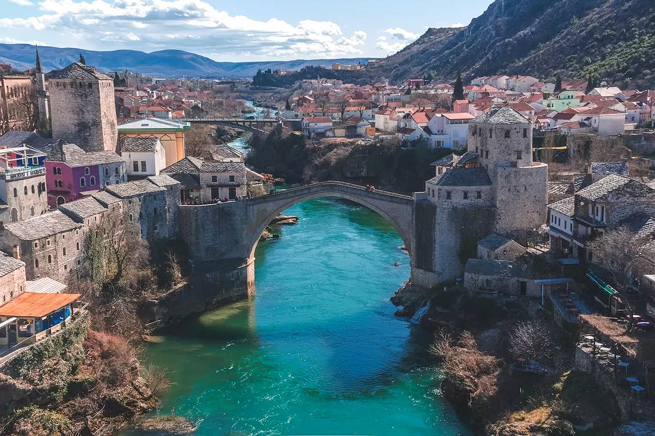 Stari Most, the Ottoman old bridge over the turquoise Neretva river in Mostar, Bosnia